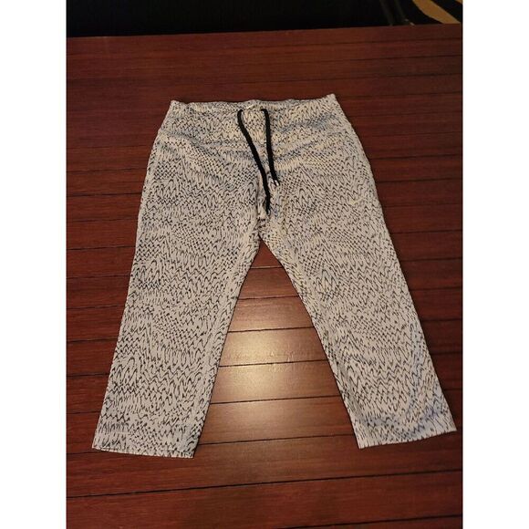 Nike Cropped Leggings Small - Picture 1 of 5
